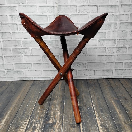 Leg artist stool - artist, handcrafted