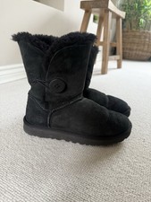 UGG Classic Bailey Button II