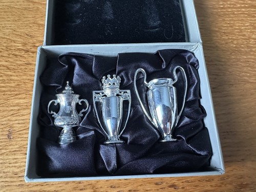 Manchester united metal treble - manchester,