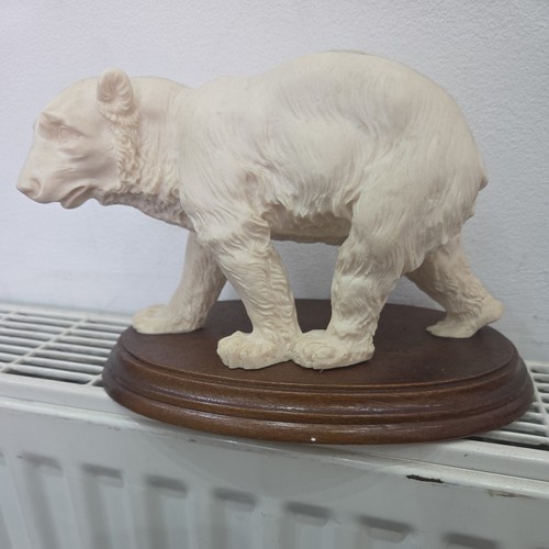 Polar bear wood base - polar, on