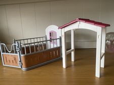 Schleich Stables/ Horse Theme-