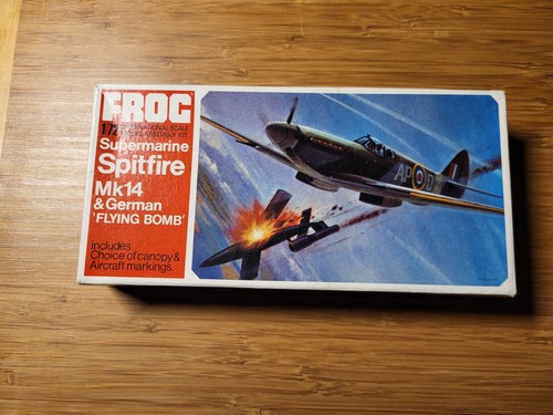F194 frog spitfire - frog, &