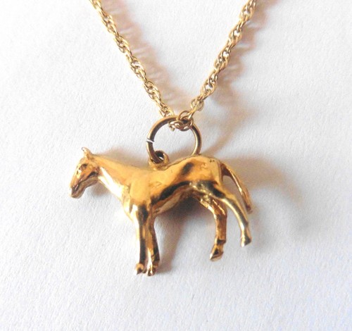 Lovely 9ct gold horse pendant - lovely,