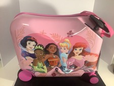 DISNEY PRINCESS RIDE ON CARRY