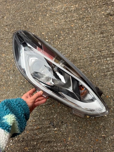 Ford fiesta headlight - ford,