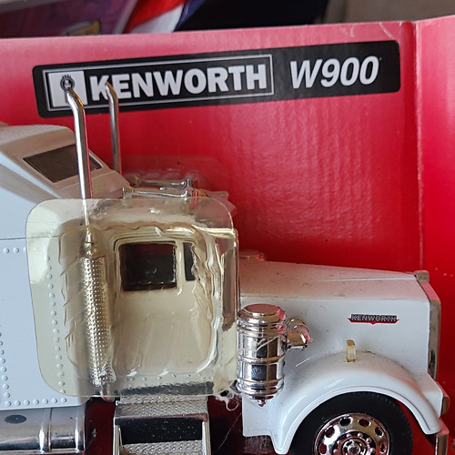 Kenworth w900 diecast - 1:32,