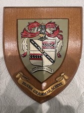 Huish Grammar School crest