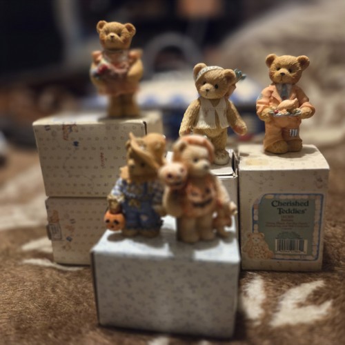 Lot cherished teddies - of,