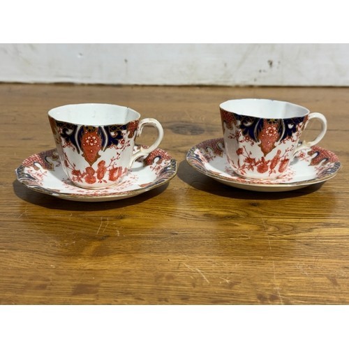 Pair antique royal - of,