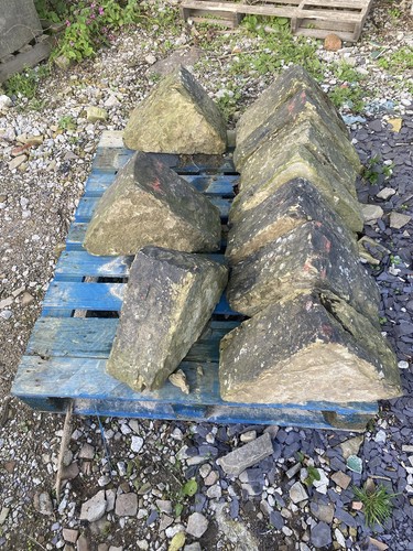 Reclaimed yorkstone triangle - yorkstone,