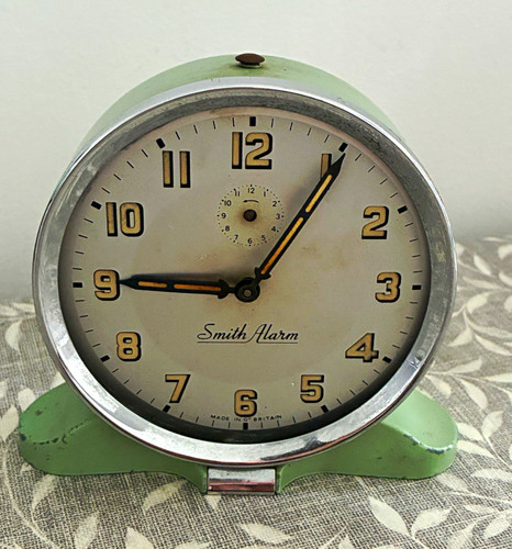 Smiths green metal analogue - metal,