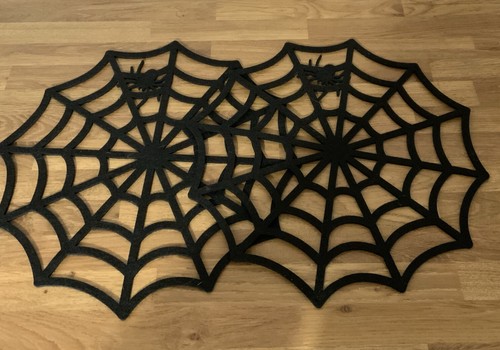 Spiderweb felt - x, 🕸️