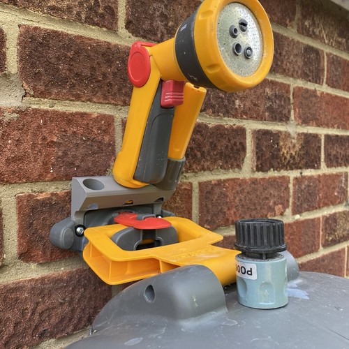 Hose head attachment holder - head,