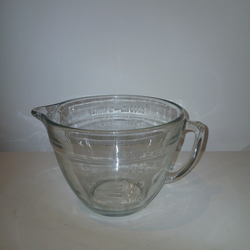 The pampered chef - chef, glass