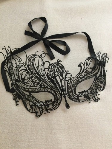Black filigree metal half - metal,
