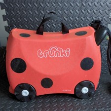 Trunki  18L Harley The Ladybug Ride-on Kids Suitcase - RED. 