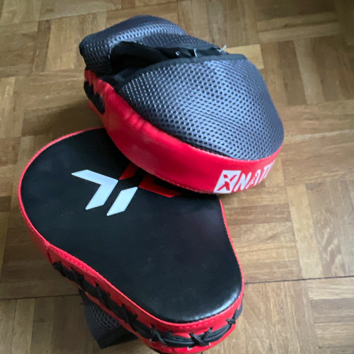 Xn8 sports curved focus mitts - xn8,