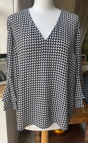 Zara black white 4 sleeve - zara,