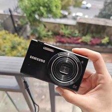 Samsung MV800 Flip-out Touch