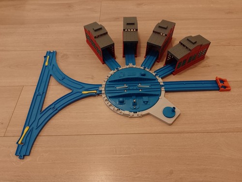 Engine sheds and turntable - engine,