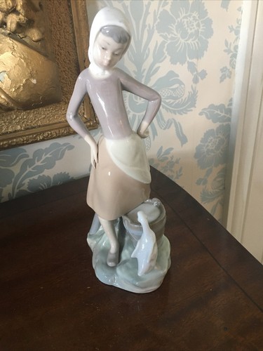 Lladro girl with milk pail - milk,