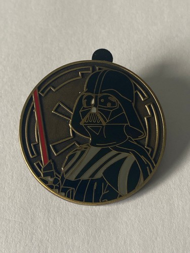 Disney pin trading - pin,