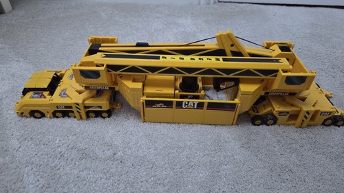Mega rig caterpillar hotwheels - rig,