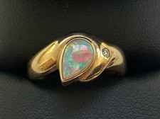AMAZING 9CT GOLD NATURAL AUSTRALIAN OPAL DIAMOND RING  - SIZE M - LOVELY  SHAPE
