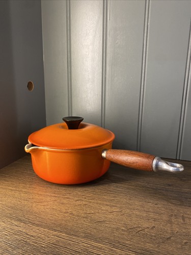 Creuset saucepan flame - le, in