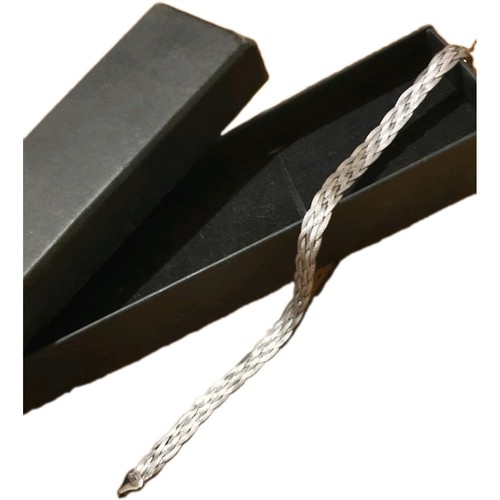 18ct 750 stamped real - stamped,