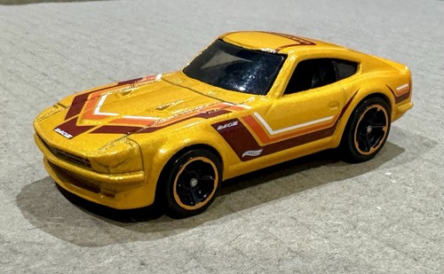 Hot wheels datsun 240z yellow - wheels,