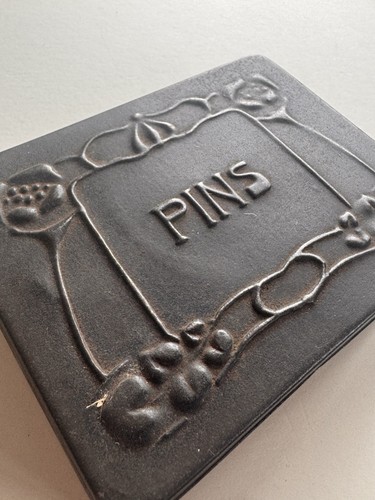 Art nouveau pin - pin, tin