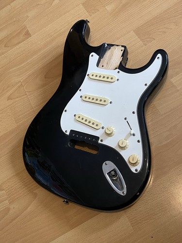 Loaded strat body sss - sss, black