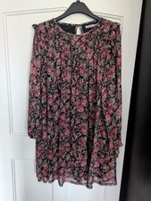 Oasis Size Medium Floral Print