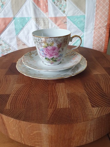 Fine bone china trio with - , pink
