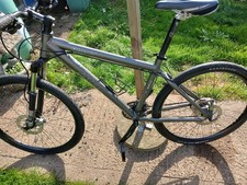 GIANT XTC SE MOUNTAIN BIKE