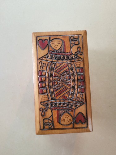 Queen hearts carved wooden - of,