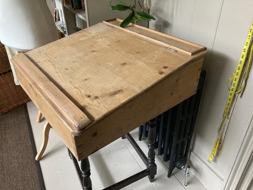 Vintage pine table - top, lift
