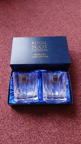 Set two hand cut - two, royal