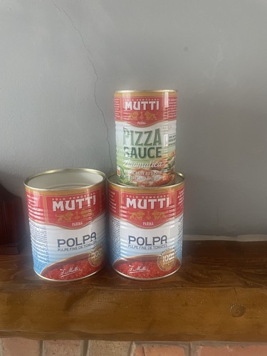 Empty painted cans mutti - empty,