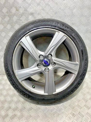 Volvo v40 v60 design - r,
