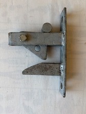 Self locking galvanised field