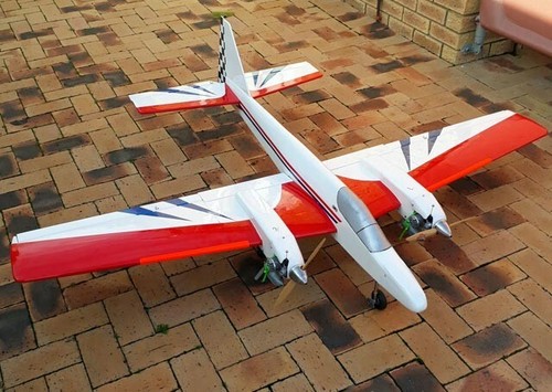 Big apple twin engine plane - twin,