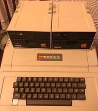 Apple II Europlus Vintage Computer  Plus 2 Apple disc Drives,for Spares/Repair