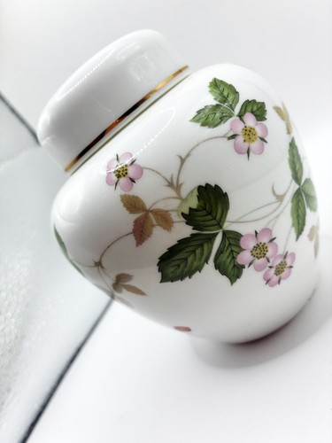 Wedgwood wild strawberry - wild,