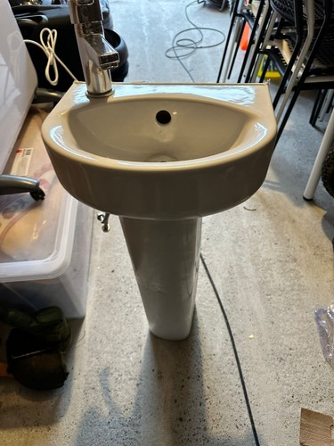 Ceramic wash basin with - ceramic,
