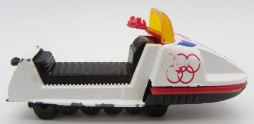 Vintage 1980 white majorette - white,