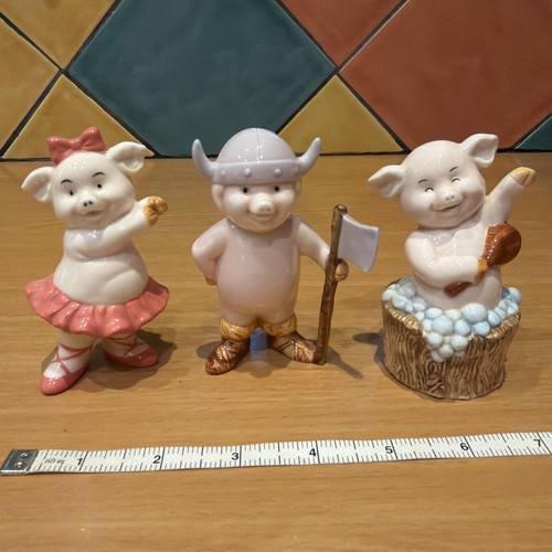 Different china pink - china, piggies