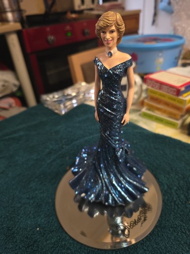 Limited edition ceramic figure - edition,