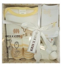 NEWBORN BABY GIFT SET UNISEX BOXED CLOTHES LAYETTE SHEEP DESIGN BOYS GIRLS 0-3 M